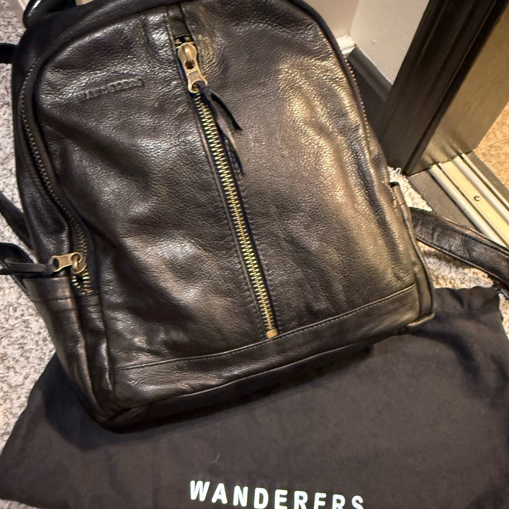 Women’s black leather Noosa backpack by Wanders Travel Co